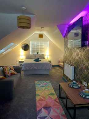 Vibrant & Modern studio apartment in Birmingham